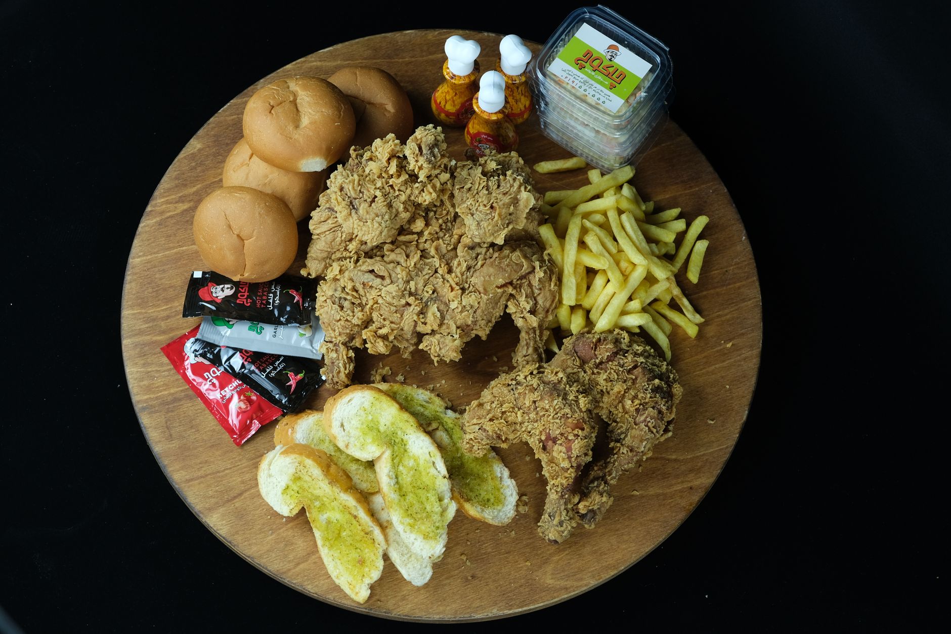 Ayam ala carte KFC disajikan renyah dengan saus spesial, pilihan menu cepat saji premium