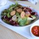 Dressing salad sayur yang lezat, segar, dan bergizi, cocok memperkaya rasa serta menambah warna pada hidangan sehat.