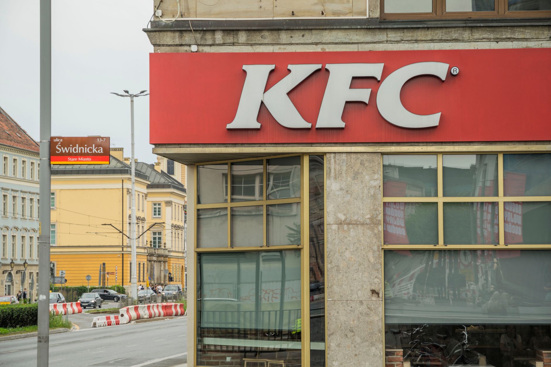 Harga menu a la carte KFC 2022 lengkap dengan pilihan paket dan informasi nilai gizi