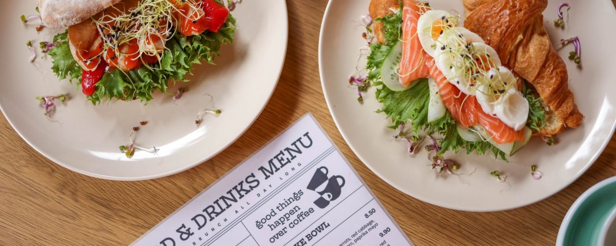 Contoh menu a la carte menampilkan variasi hidangan dengan harga terpisah, memudahkan pilihan pelanggan