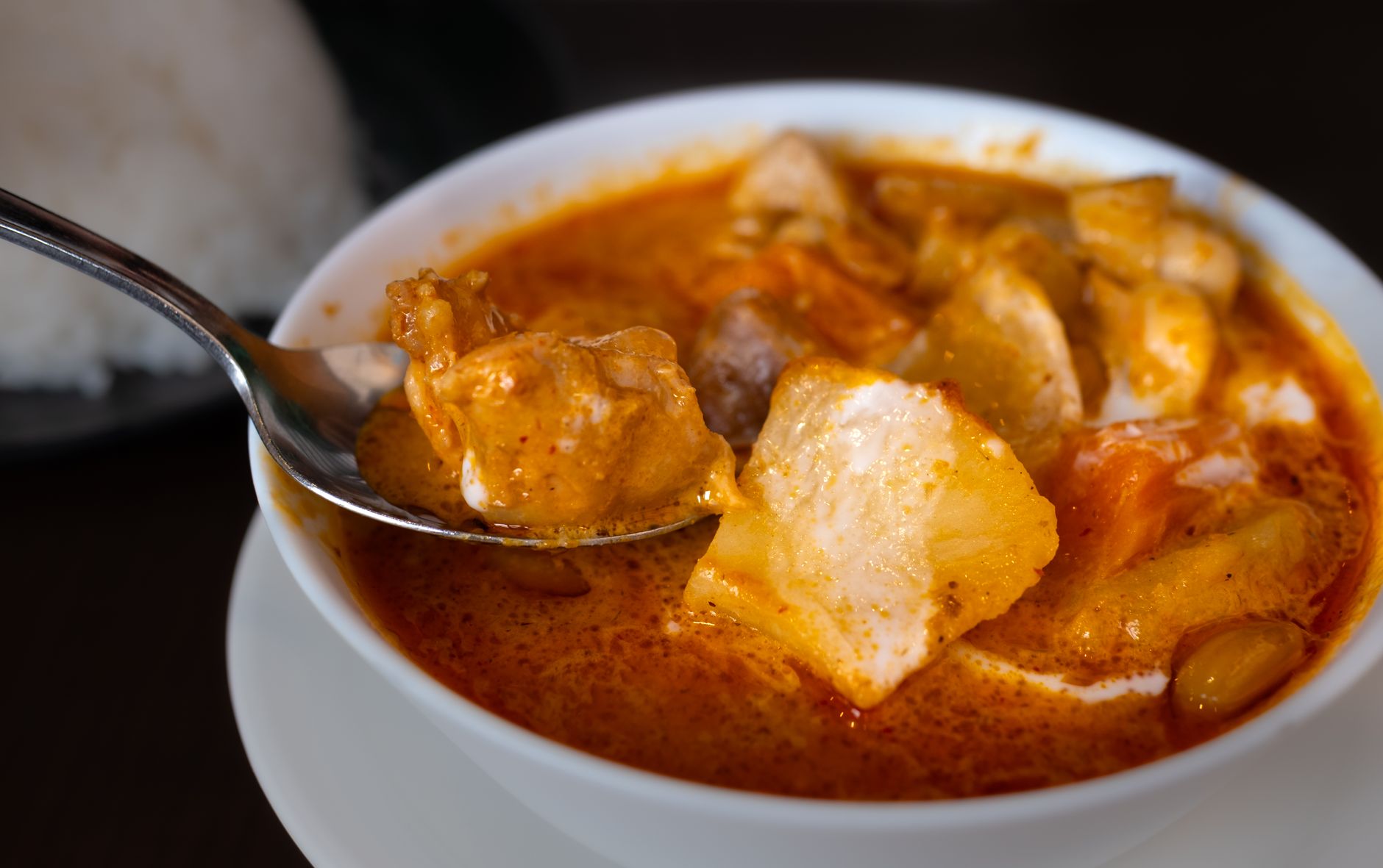 Grafik menampilkan perbandingan harga curry block di pasar Indonesia tahun 2024