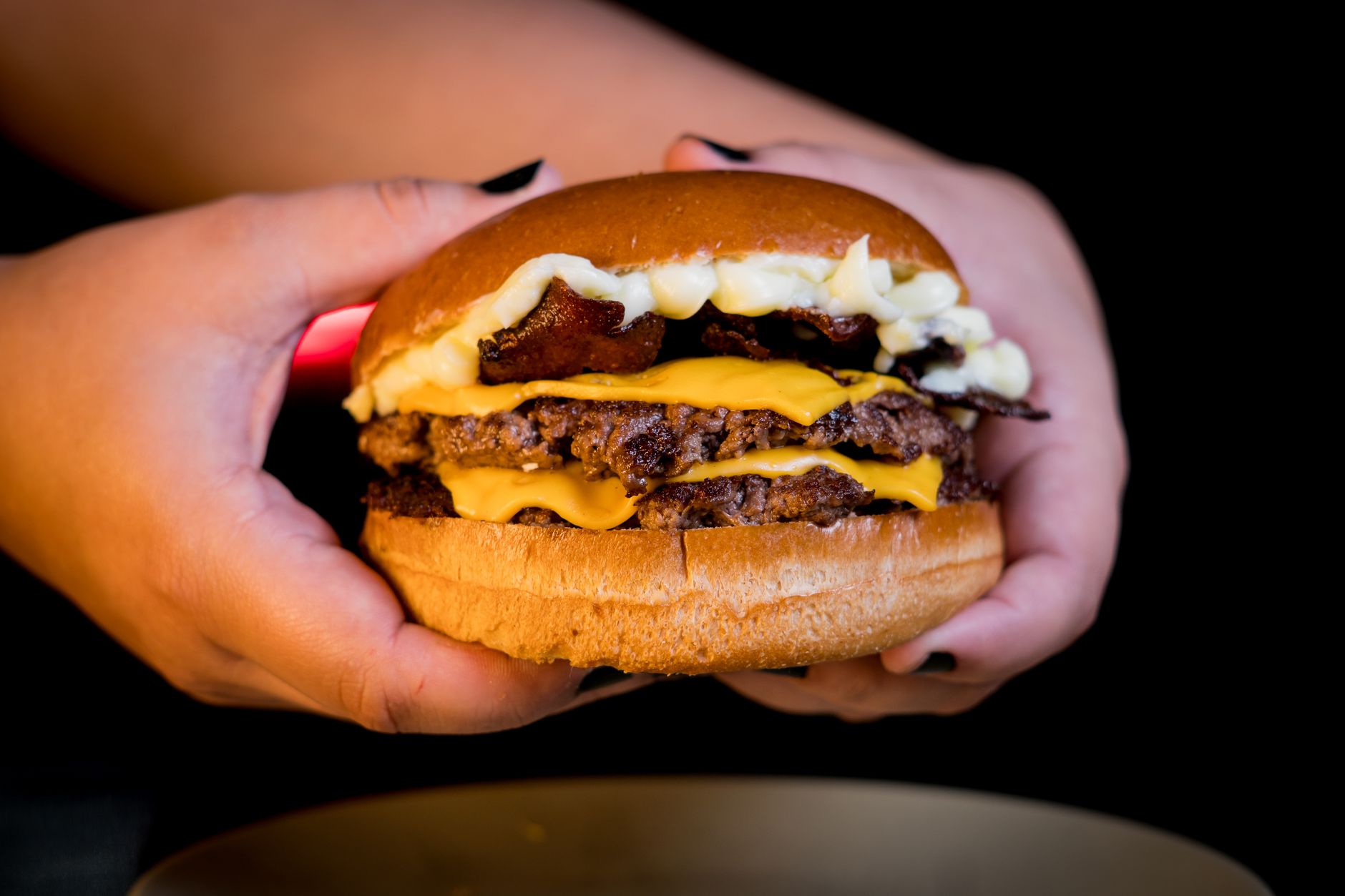Harga Big Mac ala carte di Indonesia, detail lengkap dan perbandingan nilai tukar terbaru.