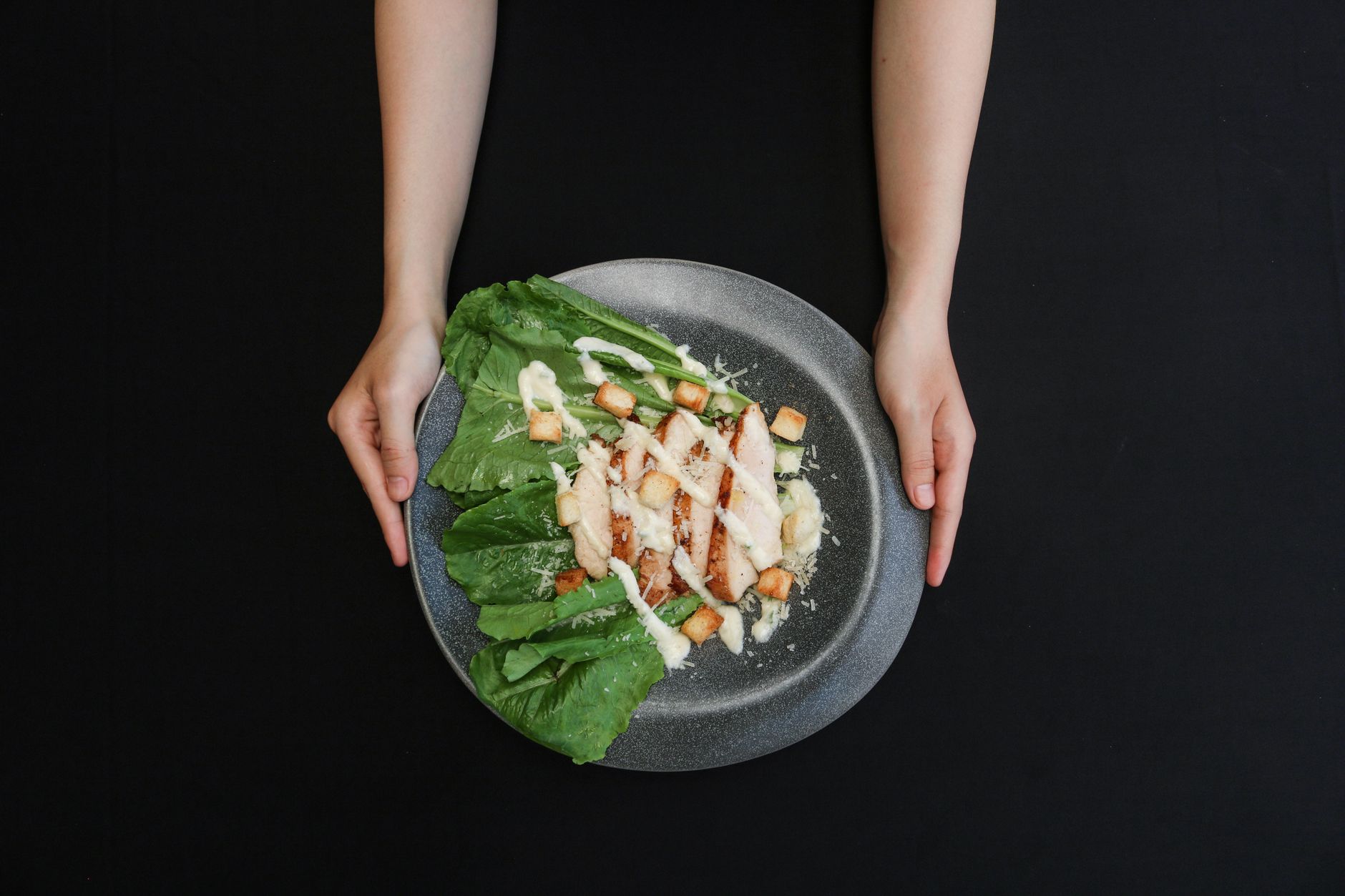 Daftar harga salad Moi 2024 lengkap, mulai Rp12.500 hingga Rp45.000, tampilkan pilihan rasa dan ukuran.