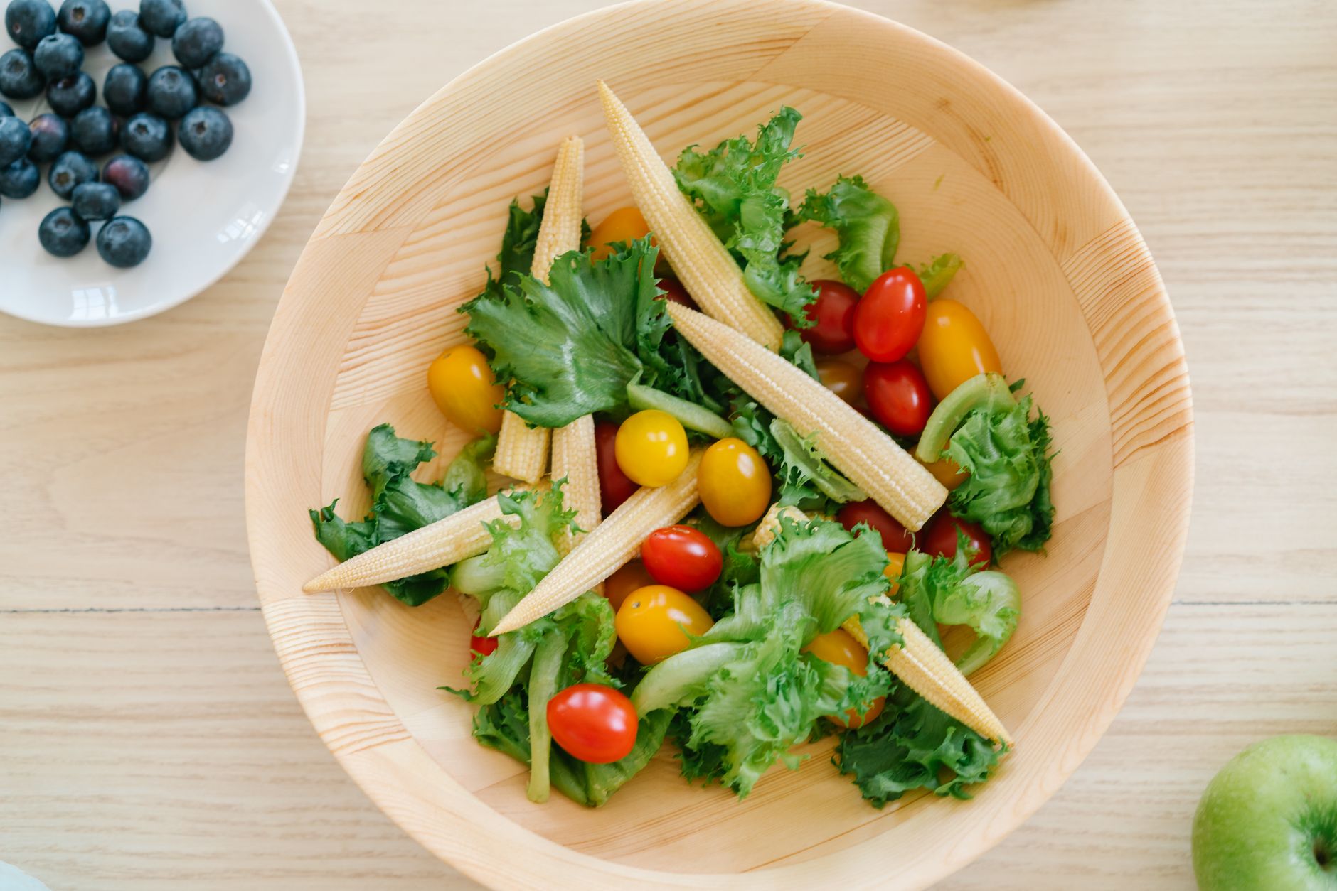 Nutrisi lengkap salad sayur: vitamin A, C, K, serat, mineral, antioksidan, rendah kalori untuk kesehatan.