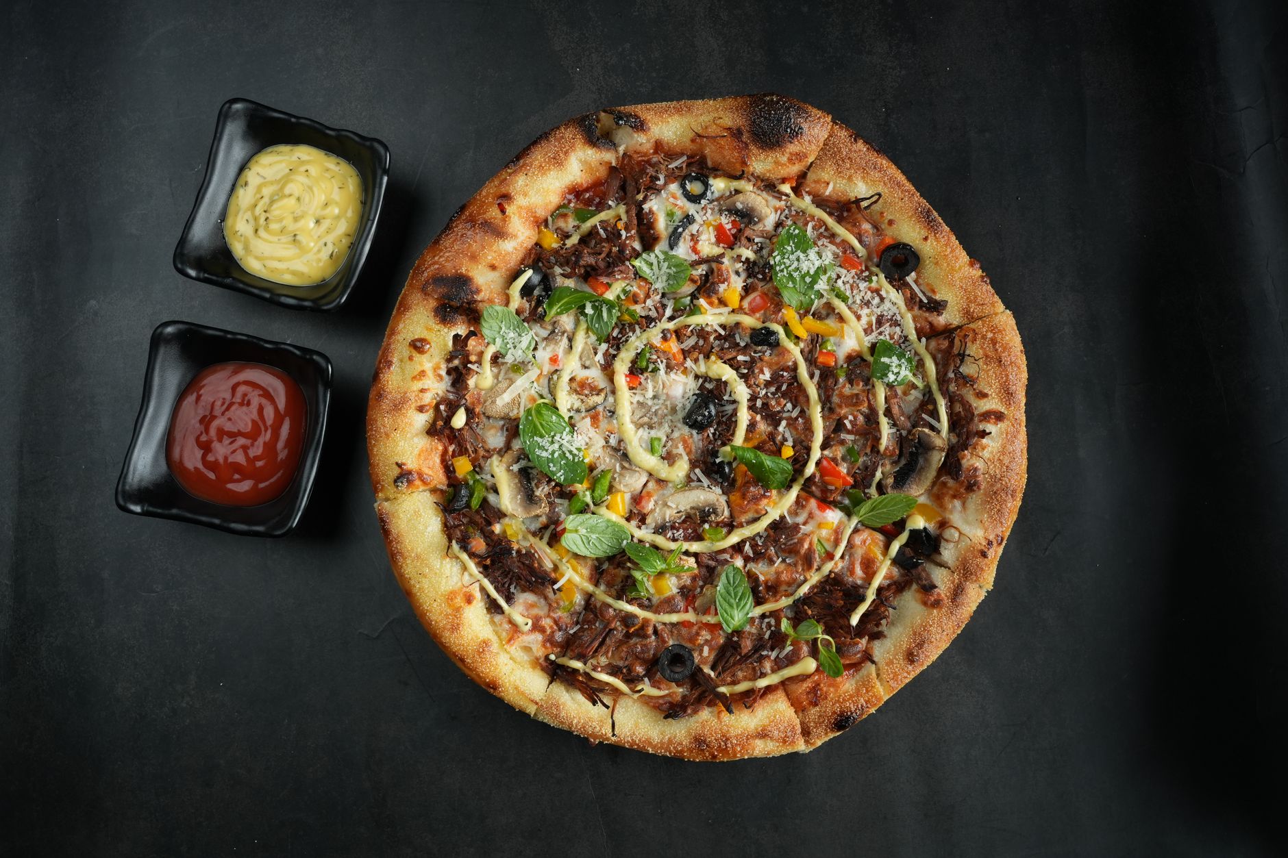 Menu ala carte Pizza Hut menampilkan pilihan pizza, pasta, dan side dish lezat untuk semua selera.
