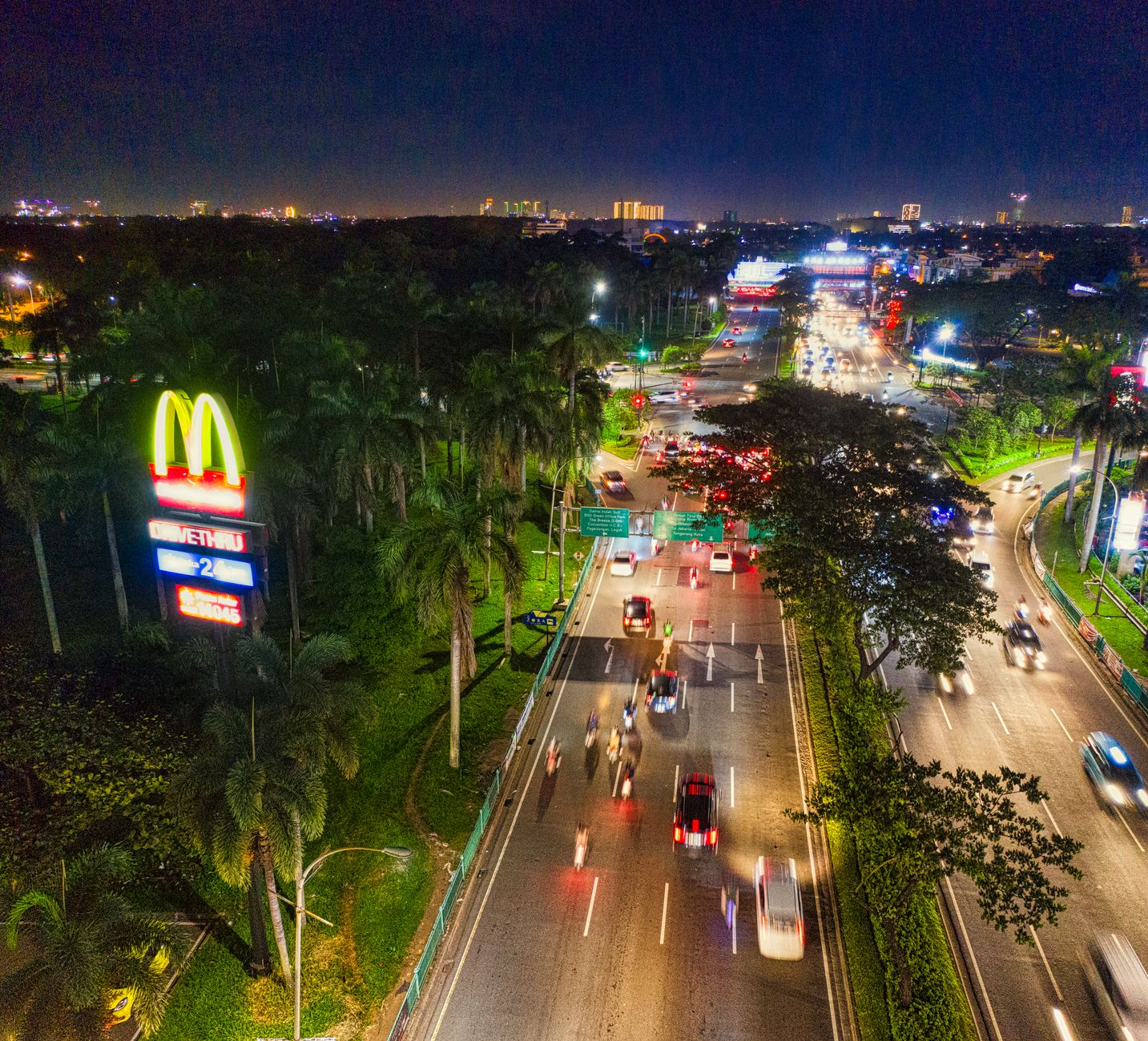 Penjelasan a la carte di McDonald's: pilih menu terpisah sesuai selera tanpa paket bundling.
